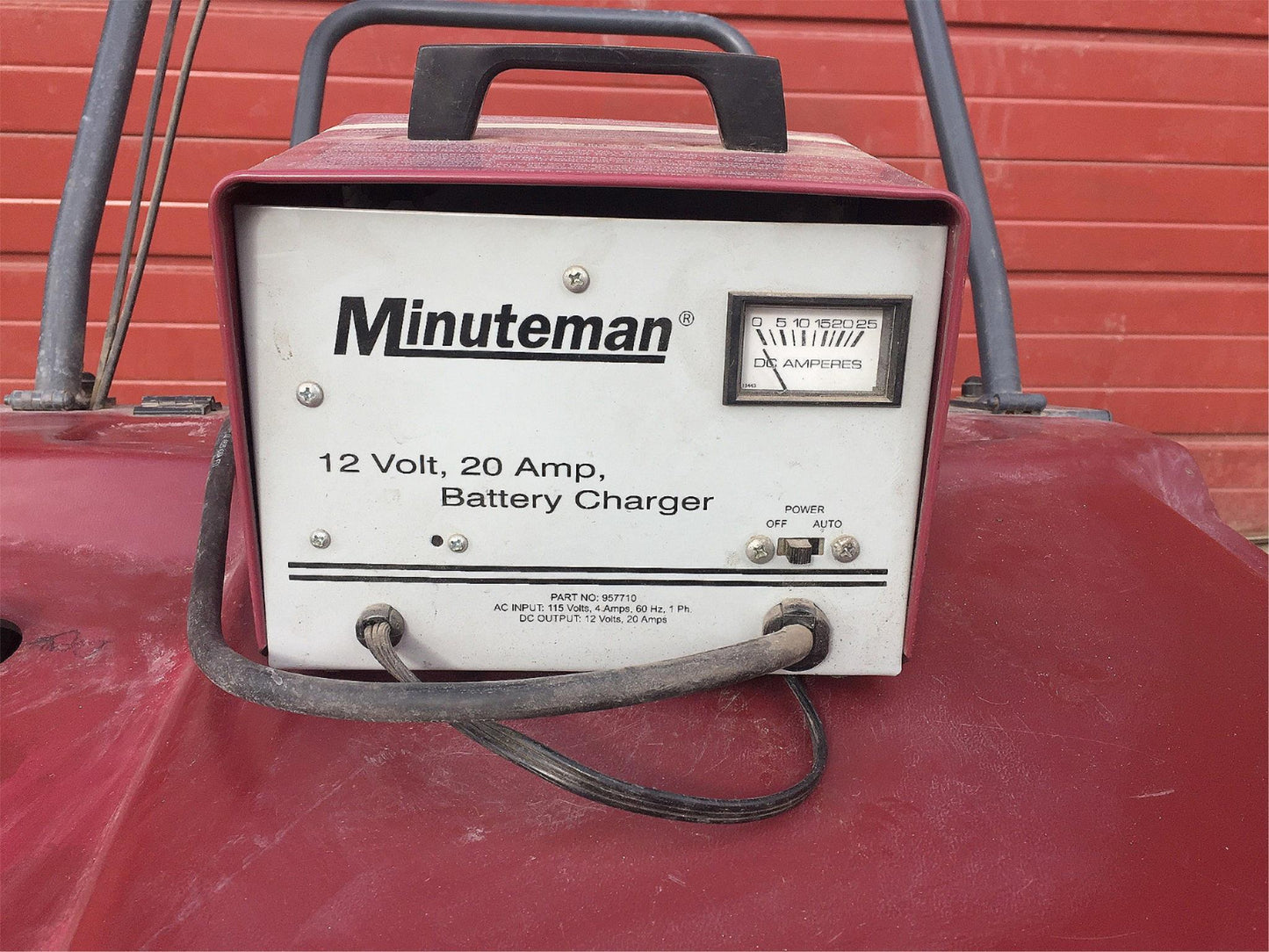 MINUTEMAN KLEEN SWEEP 35W SCRUBBER NEW BATTERIES POWER CHARGER WARRANT FREE SHIP