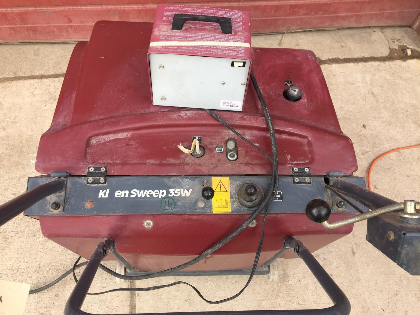 MINUTEMAN KLEEN SWEEP 35W SCRUBBER NEW BATTERIES POWER CHARGER WARRANT FREE SHIP