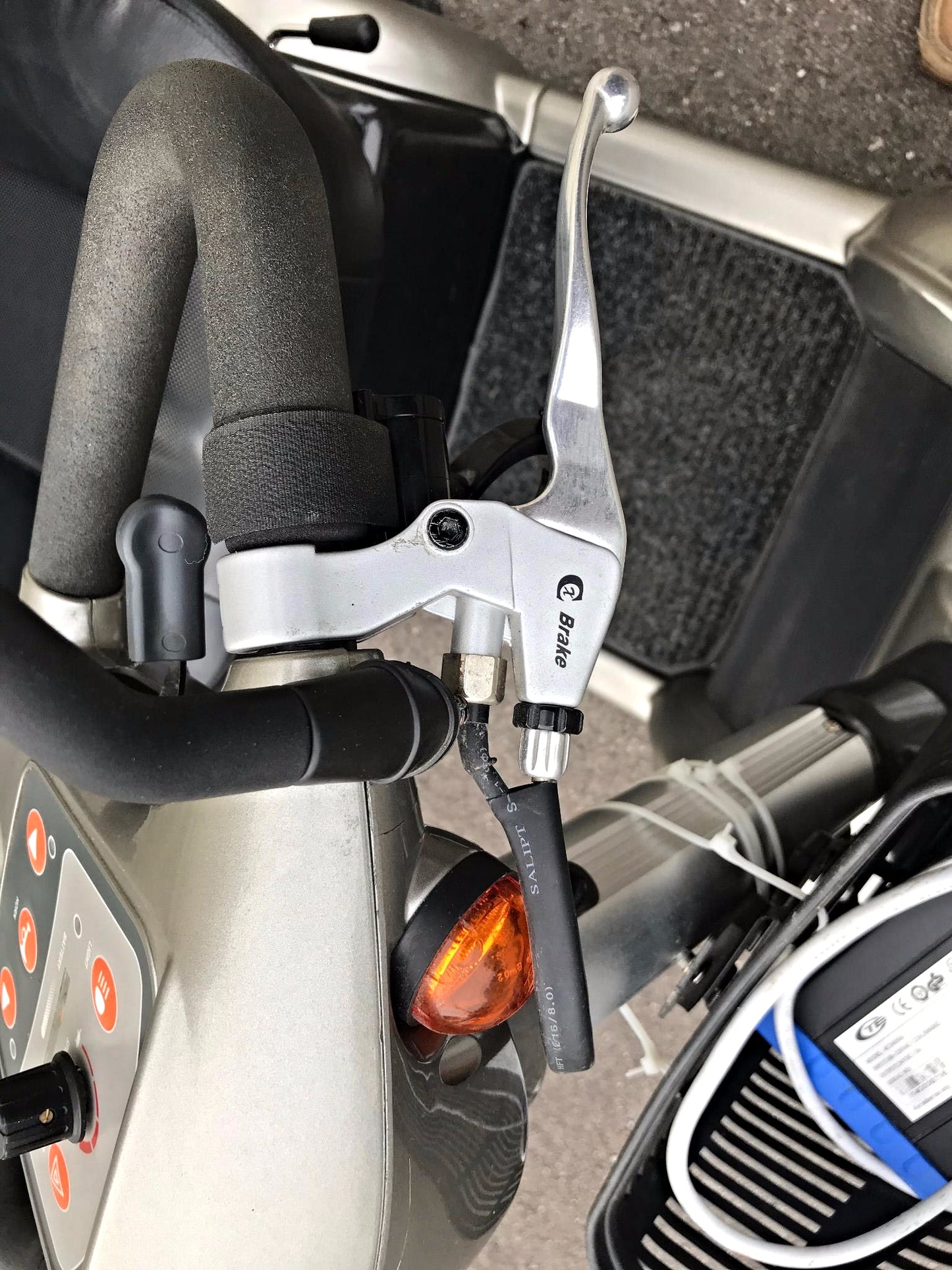 4Wheel ACTIVE CARE MOBILITY SCOOTER PROWLER 3410 Power Supply Manual WATCH VIDEO