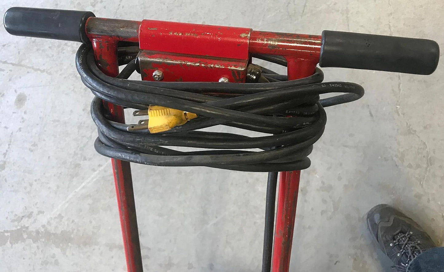 TAYLOR THE STRIPPER MODEL 462 HEAVY DUTY ELECTRIC FLOOR STRIPPER WATCH VIDEO