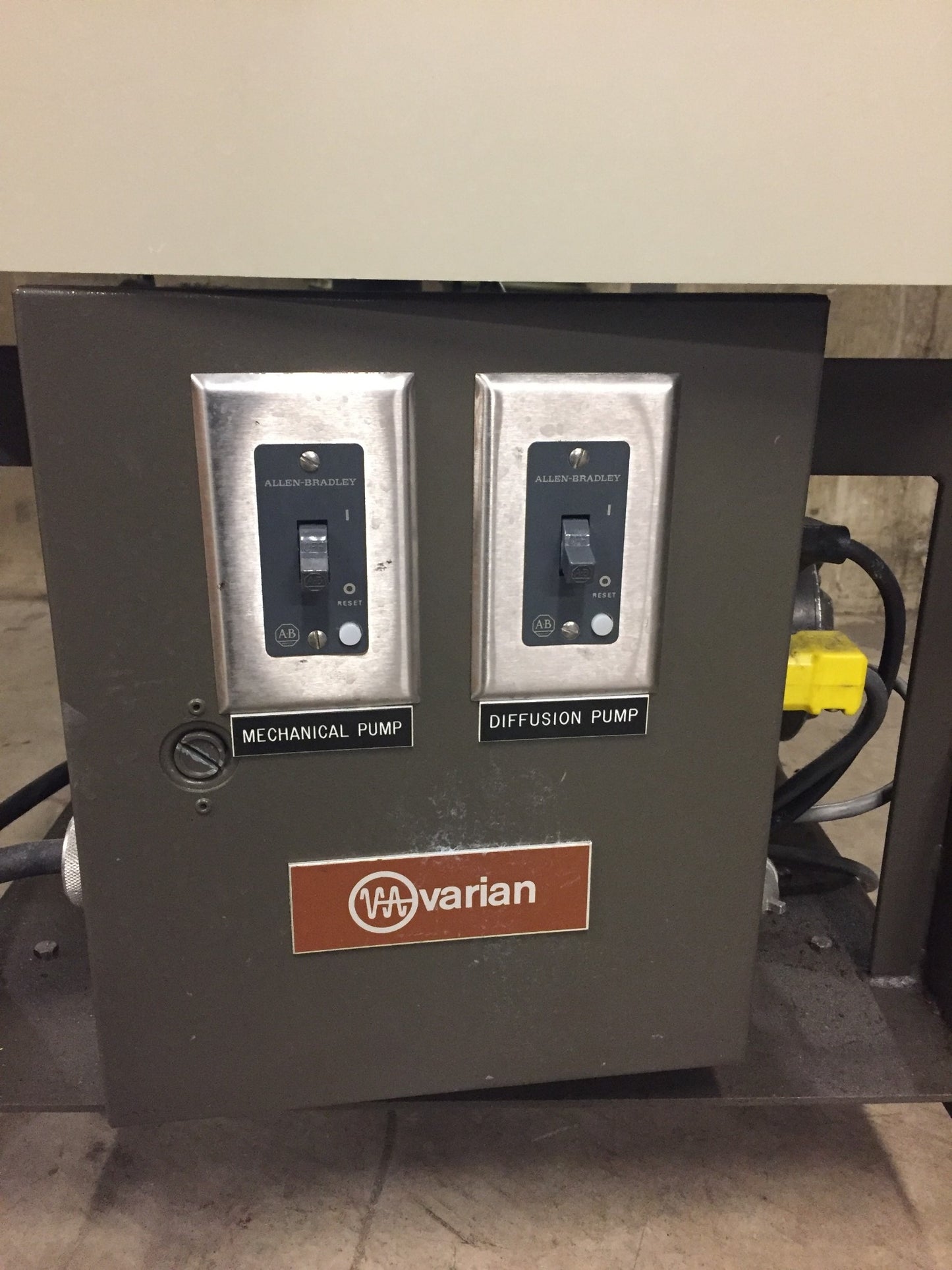 VARIAN BFA CRYOSTAT VACUUM IONIZATION 843 DIFFUSION SD300 PUMP CONTROL COLD TRAP