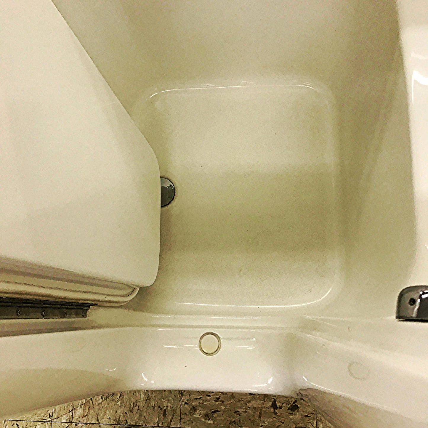 Home Living Solutions DIGNITY SOAKING WALK IN TUB HYDRO BATH BATHTUB FREE SHIP