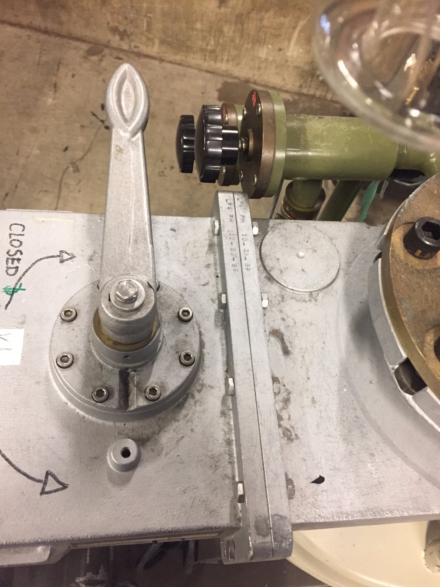 VARIAN BFA CRYOSTAT VACUUM IONIZATION 843 DIFFUSION SD300 PUMP CONTROL COLD TRAP