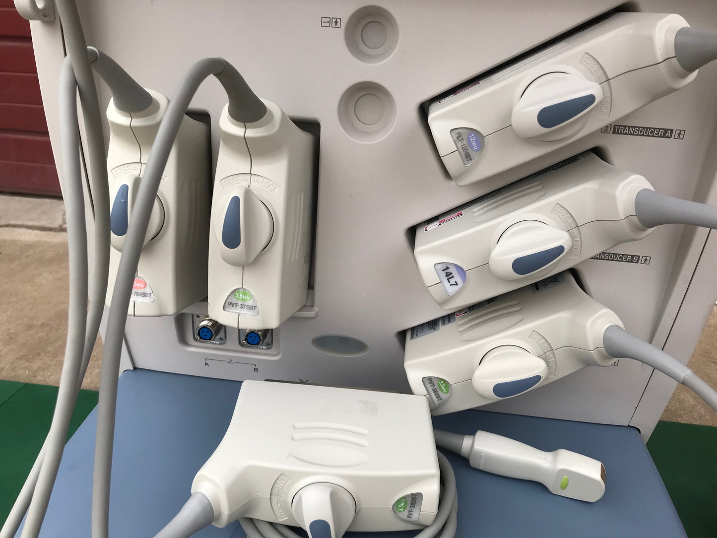 TOSHIBA XARIO XG ULTRASOUND BIOPSY ADAPTOR UAGV-027A UIIA-66IA PROBES WATCHVIDEO