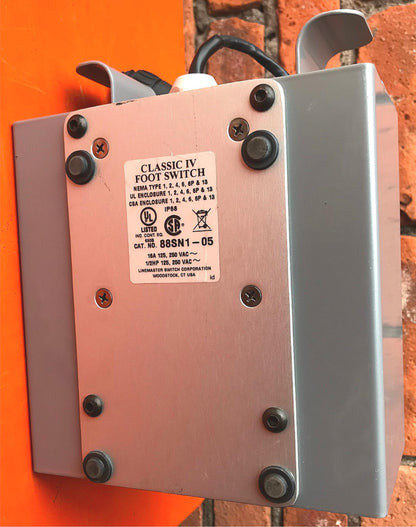 LINEMASTER CLASSIC IV MEDICAL FOOT SWITCH PLUS ENCLOSURE 88SN1-05 FREE SHIPPING