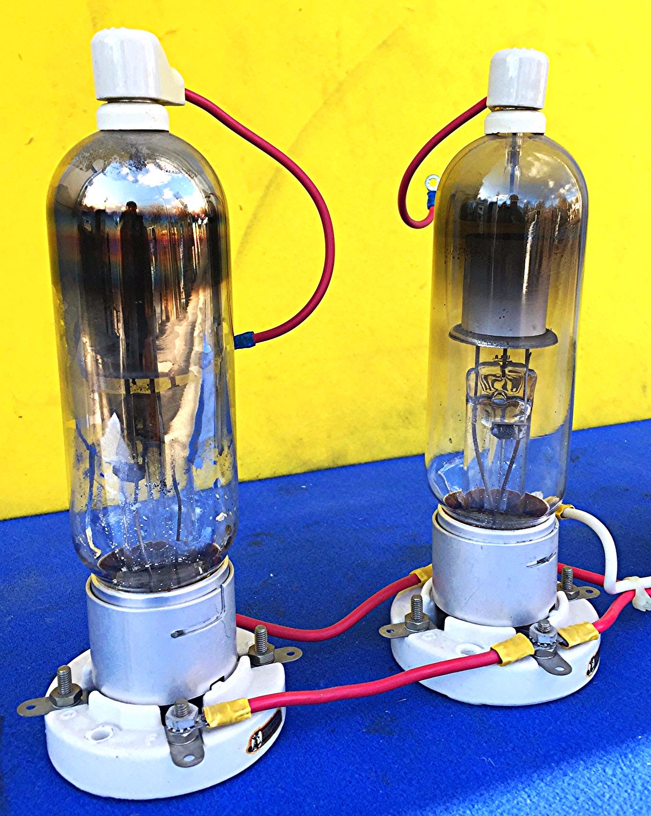 2 MILITARY RCA 872A VAPOR TYPE ELECTRON RADIOTRON VACUUM TUBES & PIN TUBE SOCKET