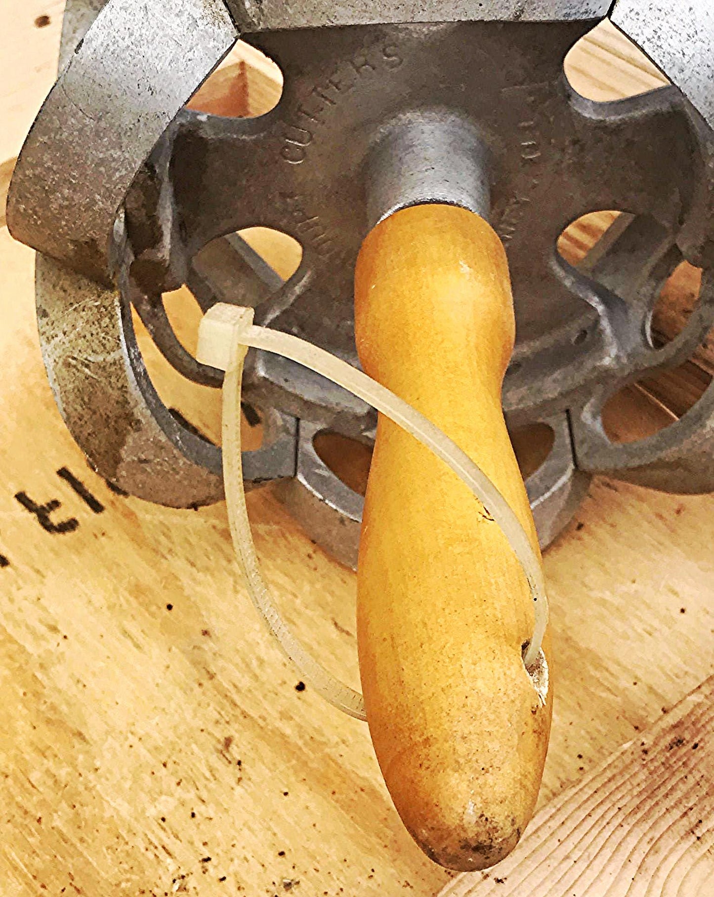 3" HOUPT OLNEY REVOLVING METAL DOUGHNUT COOKIE CUTTER ROLLER ONE ROLL FREE SHIP