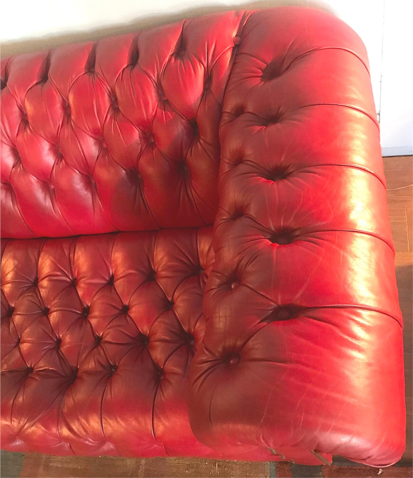 WONDERFUL CLASSIC CHESTERFIELD RED TUFTED LEATHER SOFA NO RIPS NO TEARS FREESHIP