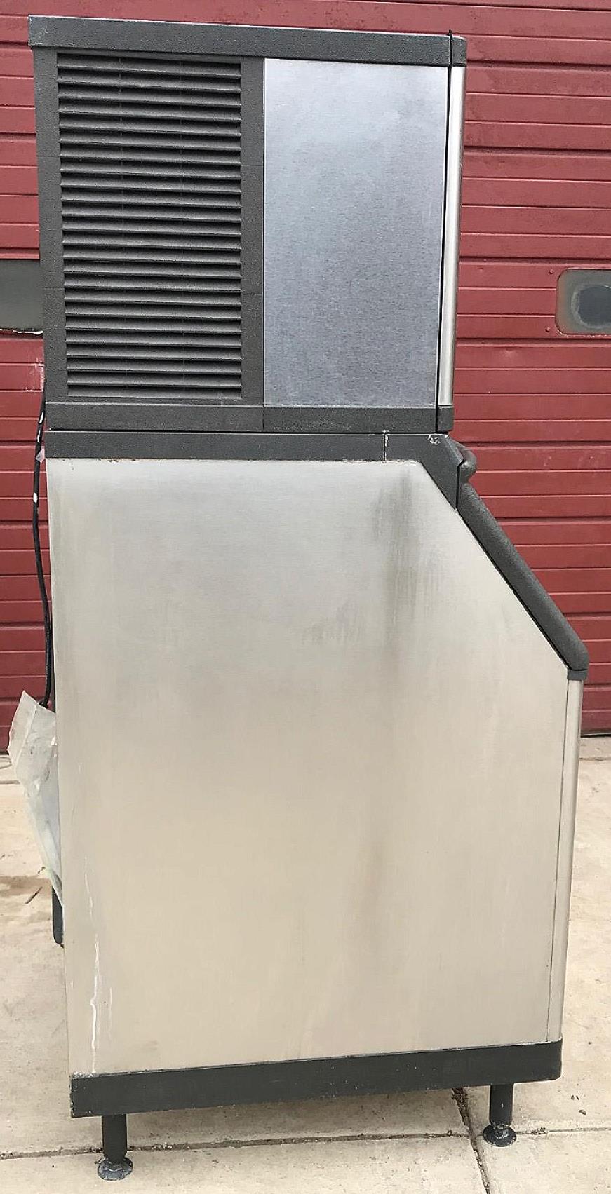 MANITOWOC QY0604A 690lbs/Day HALF DICE AIR COOLED ICE MAKER & S570 BIN FREE SHIP