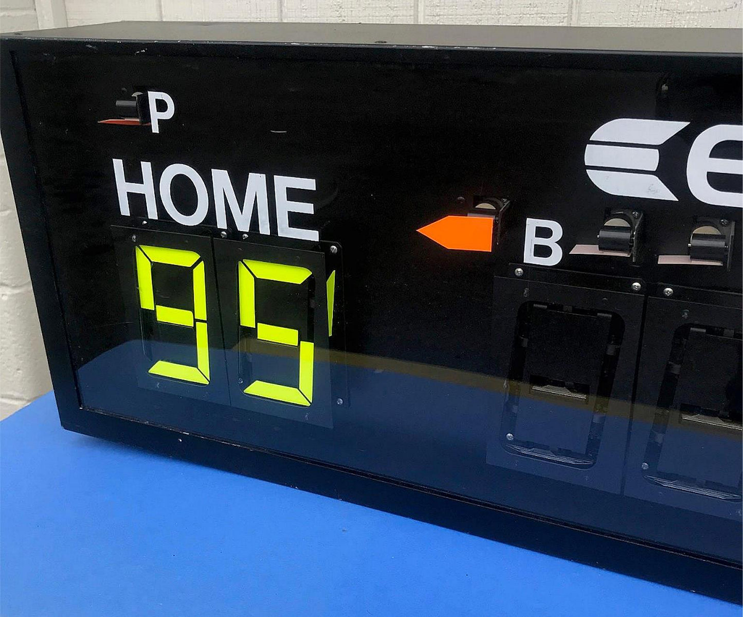 EVERSAN PORTABLE ELECTRONIC SCOREBOARD FOOTBALL HOCKEY BASEBAL WATCH VIDEO