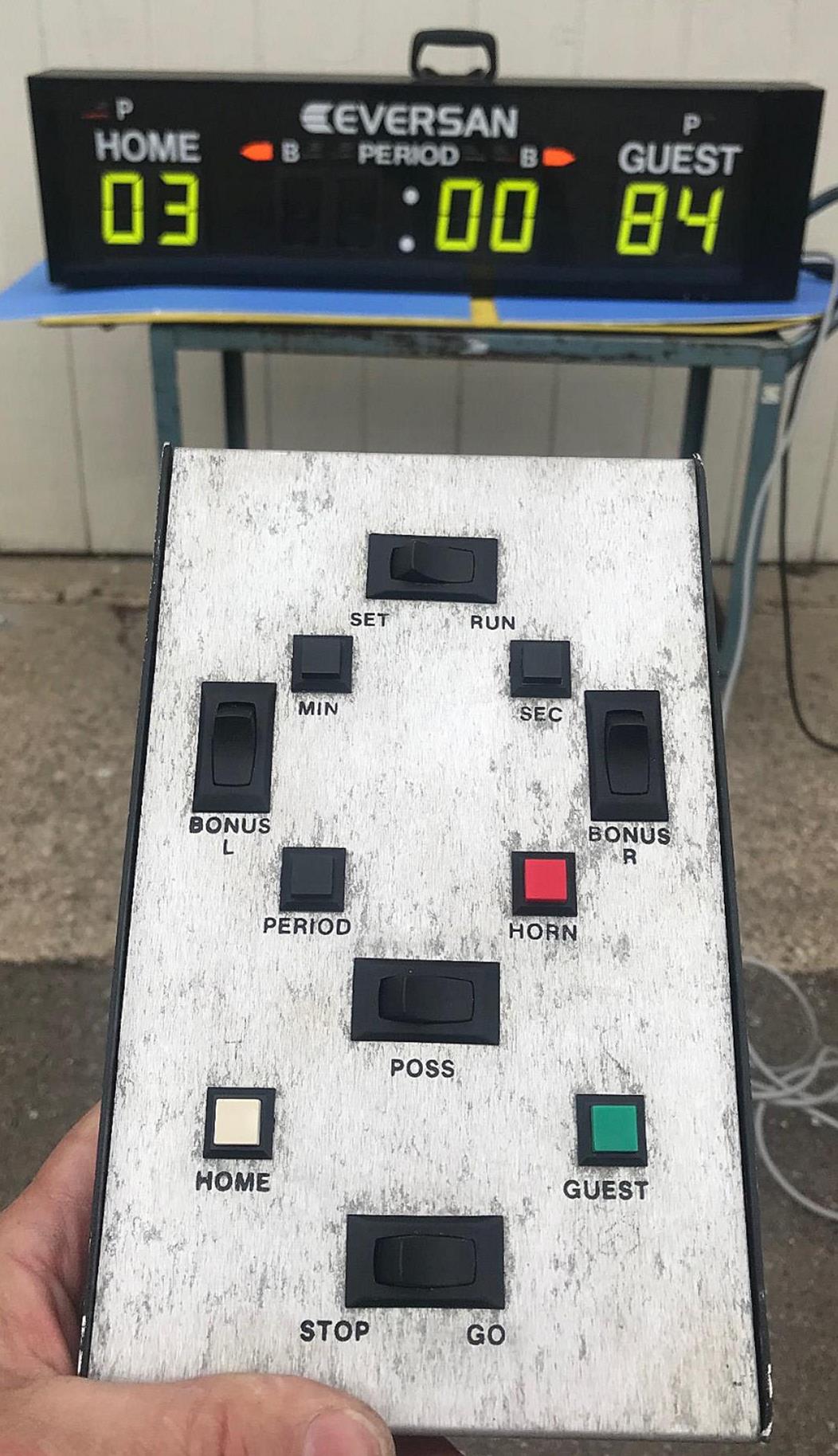 EVERSAN PORTABLE ELECTRONIC SCOREBOARD FOOTBALL HOCKEY BASEBAL WATCH VIDEO