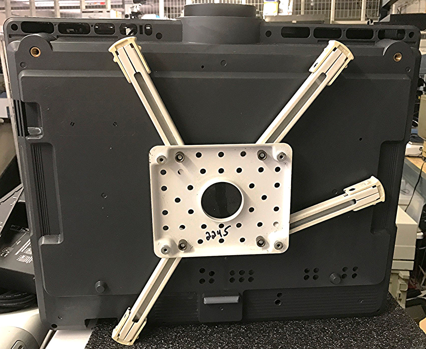 PANASONIC PT-D4000U DLP PROJECTOR XGA1600:1 4000LUMEN DualLamp DVI/HD15 FREESHIP