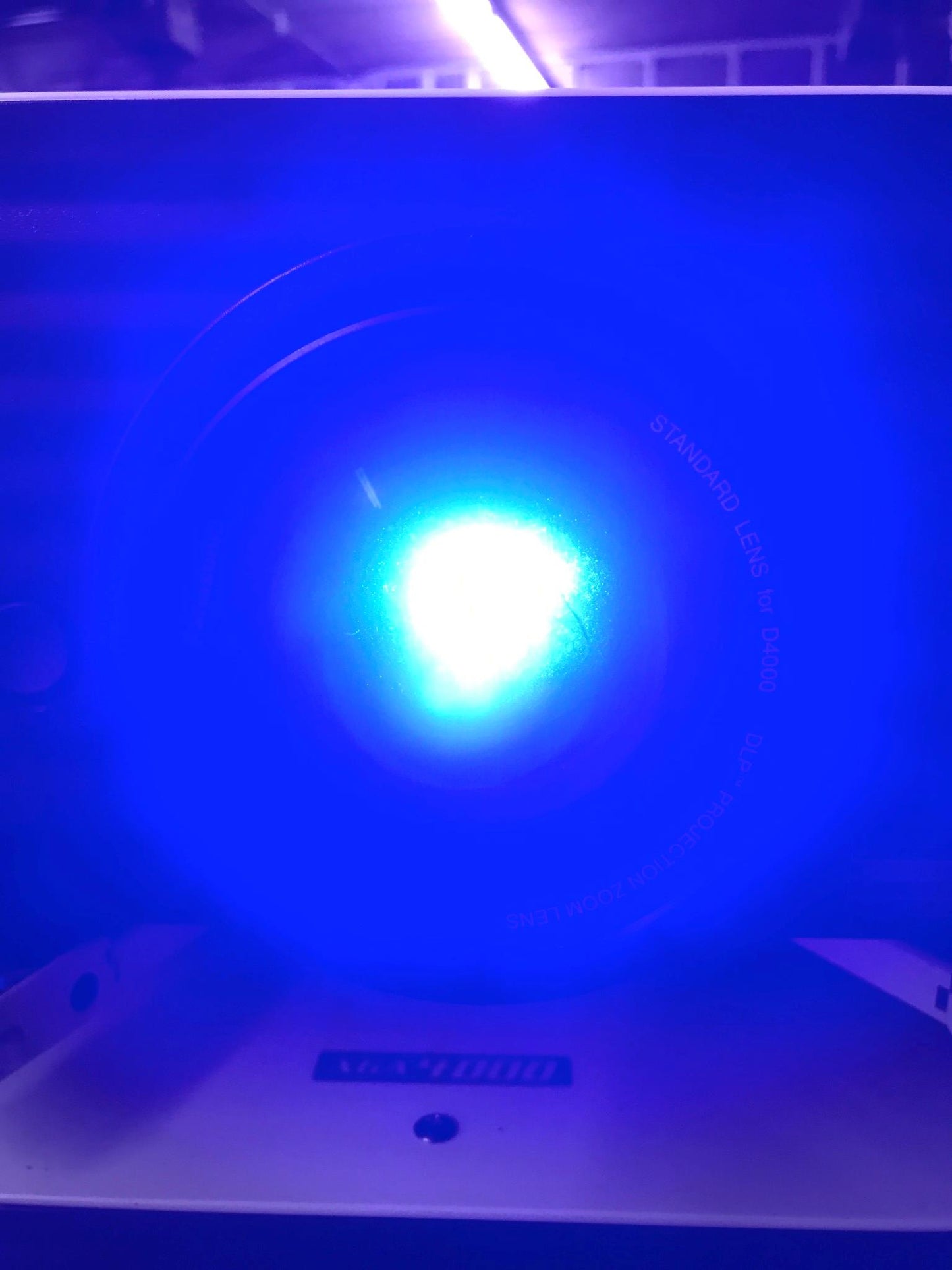 PANASONIC PT-D4000U DLP PROJECTOR XGA1600:1 4000LUMEN DualLamp DVI/HD15 FREESHIP