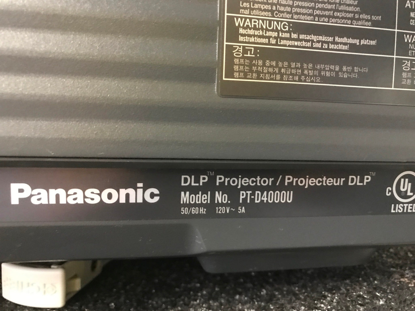 PANASONIC PT-D4000U DLP PROJECTOR XGA1600:1 4000LUMEN DualLamp DVI/HD15 FREESHIP