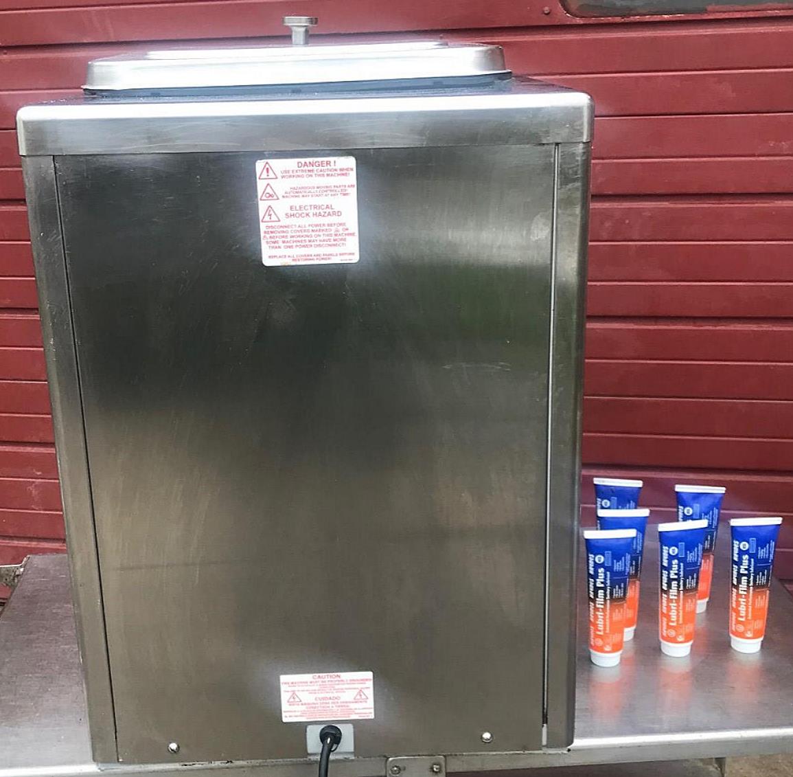 COUNTER TOP AIR COLLED TAYLOR 161 COMPACT SOFT SERVE TWIN TWIST FREEZER FREESHIP