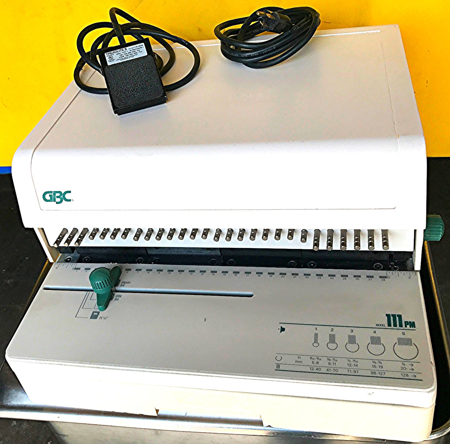 GBC 111PM-3 Electric Paper Punch SquareHole WorksPerfectly WATCH VIDEO FREE SHIP