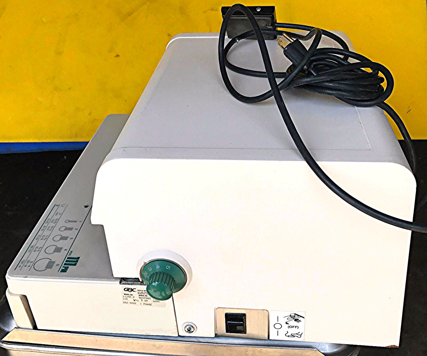 GBC 111PM-3 Electric Paper Punch SquareHole WorksPerfectly WATCH VIDEO FREE SHIP