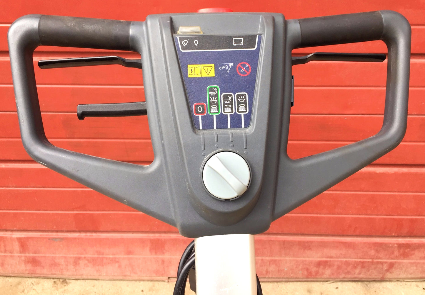 ADVANCE SC351 COMMERCIAL MICRO SCRUBBER DRYER 14" DISC FREE SHIPPING