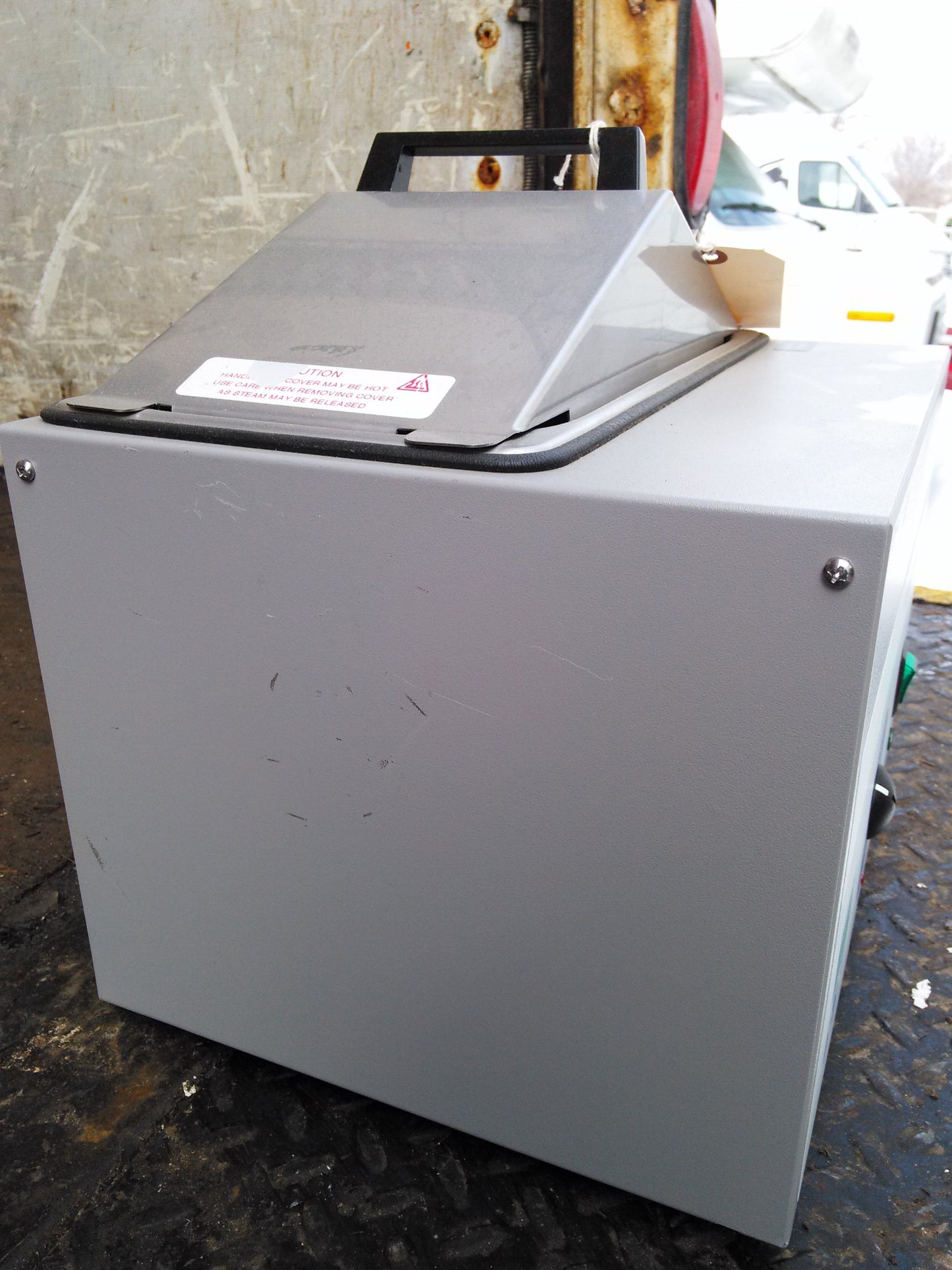 BRANDNEW VWR 1224 HEATED 2 Liter WATER BATH with COVER 90 DAY WARRANTY FREE SHIP