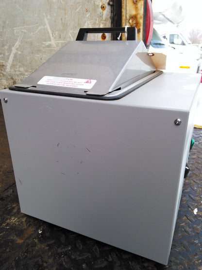 BRANDNEW VWR 1224 HEATED 2 Liter WATER BATH with COVER 90 DAY WARRANTY FREE SHIP