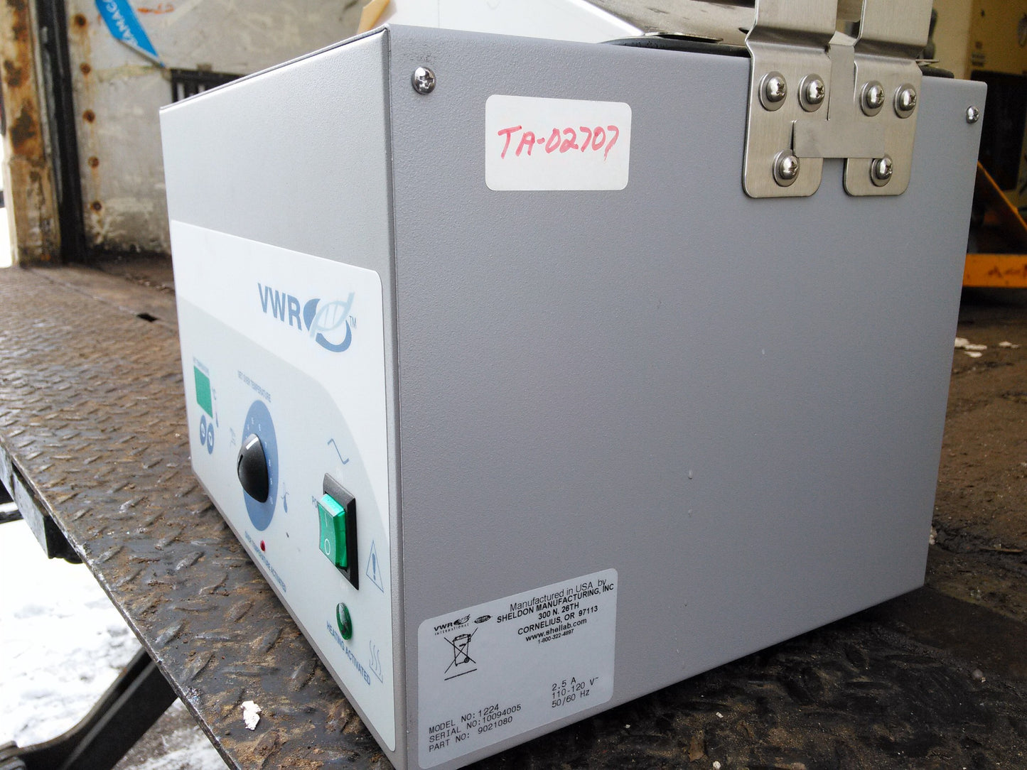 BRANDNEW VWR 1224 HEATED 2 Liter WATER BATH with COVER 90 DAY WARRANTY FREE SHIP