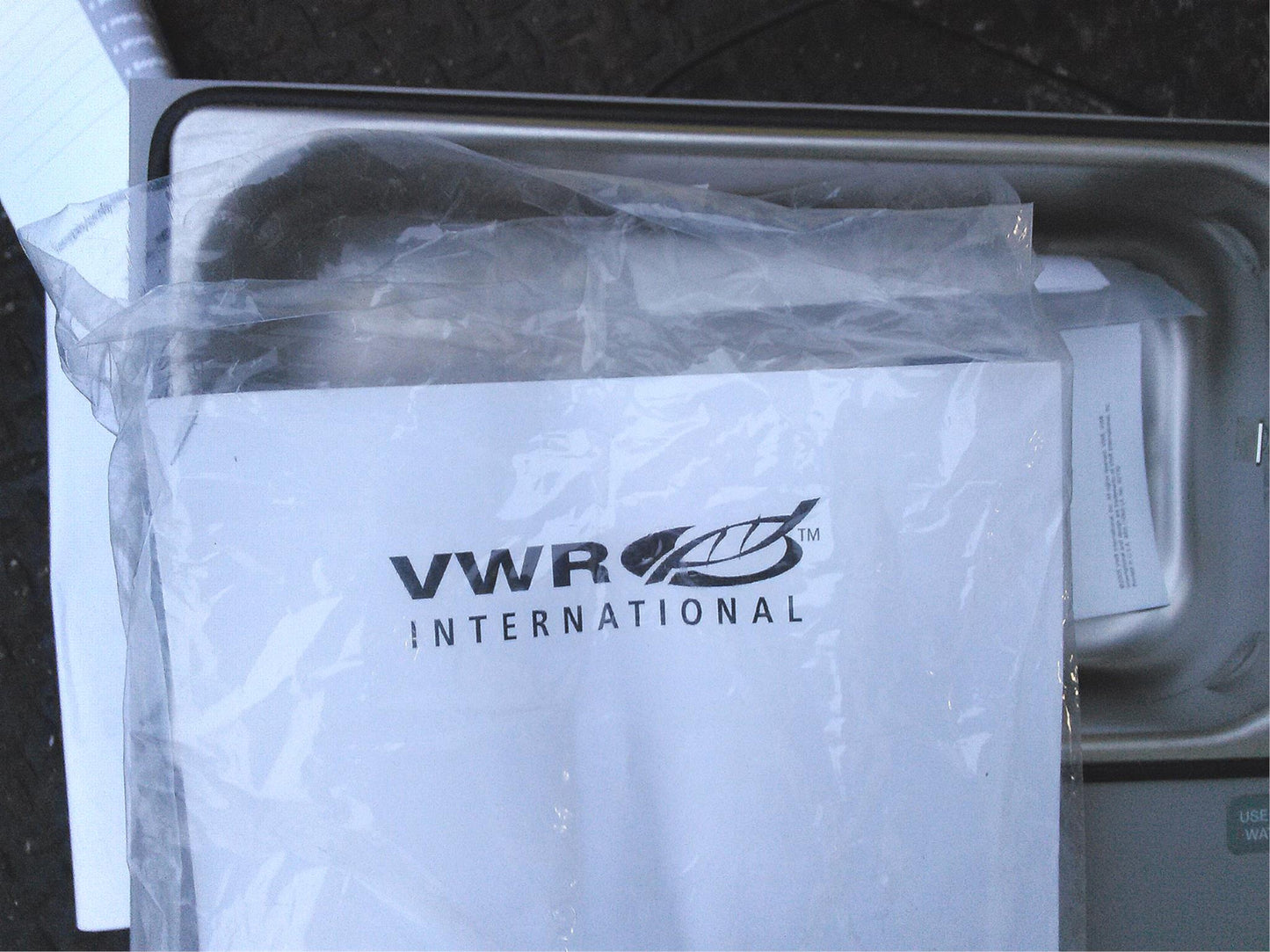 BRANDNEW VWR 1224 HEATED 2 Liter WATER BATH with COVER 90 DAY WARRANTY FREE SHIP