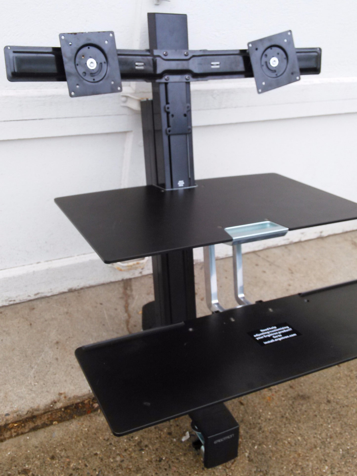 Ergotron 33-349-200 WorkFit-A  Dual Worksurface+ / 2LCD Displays keyboard mouse