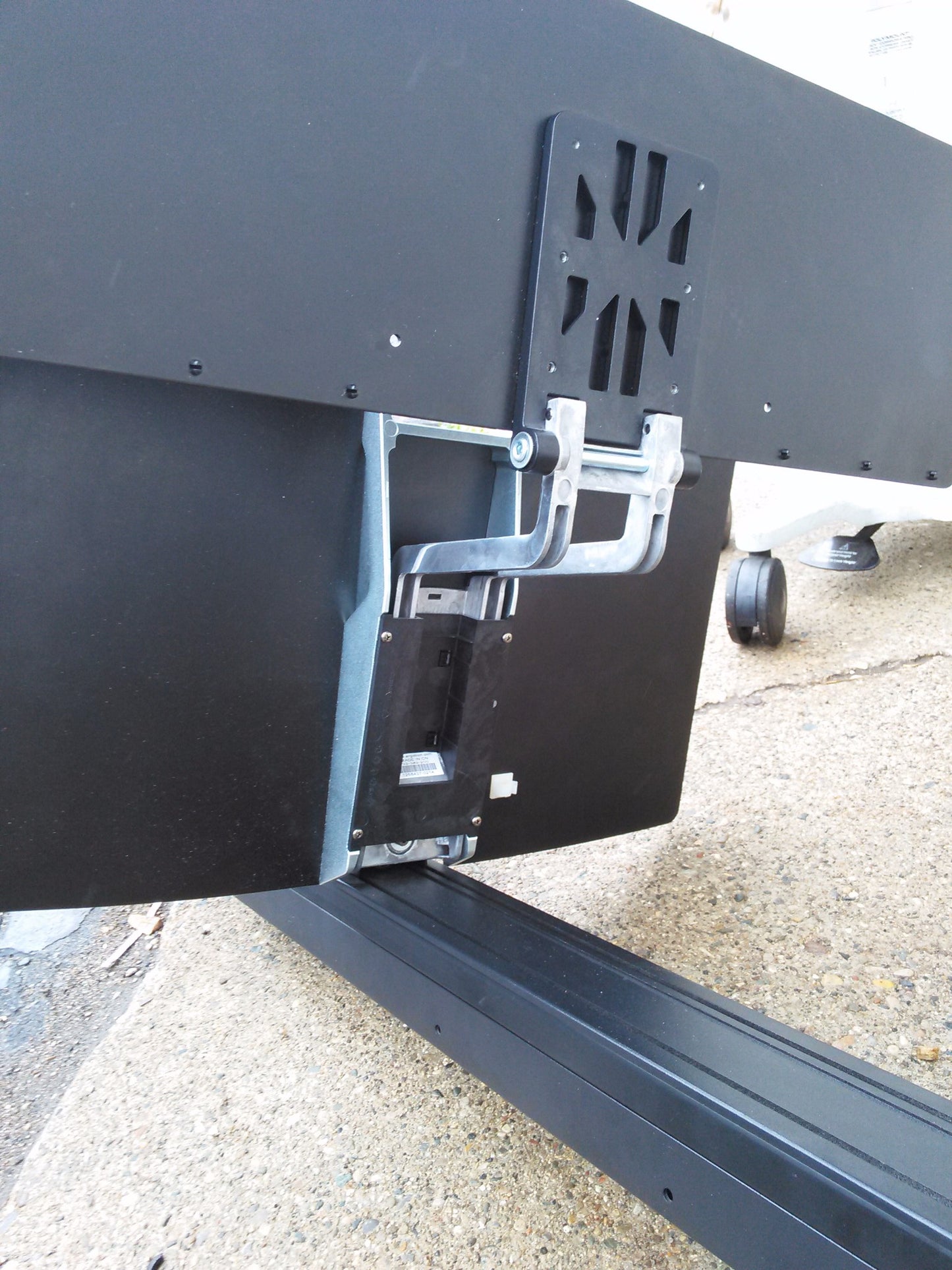 Ergotron 33-349-200 WorkFit-A  Dual Worksurface+ / 2LCD Displays keyboard mouse