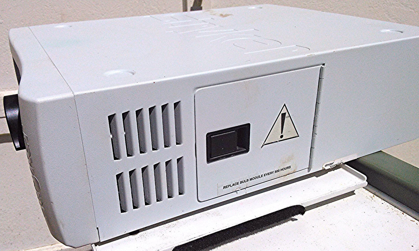 STRYKER X7000 XENON LIGHT SOURCE came FROM A WORKING ENVIRONMENT AND IS IN EXCEL