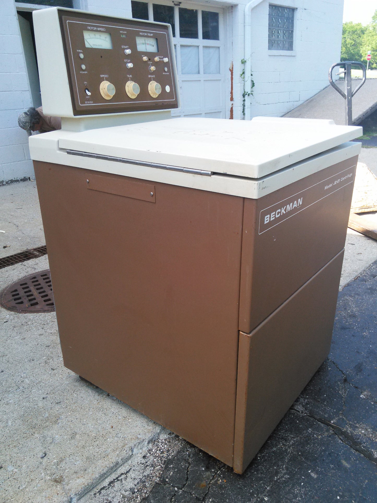BECKMAN J2-21 FLOOR CENTRIFUGE