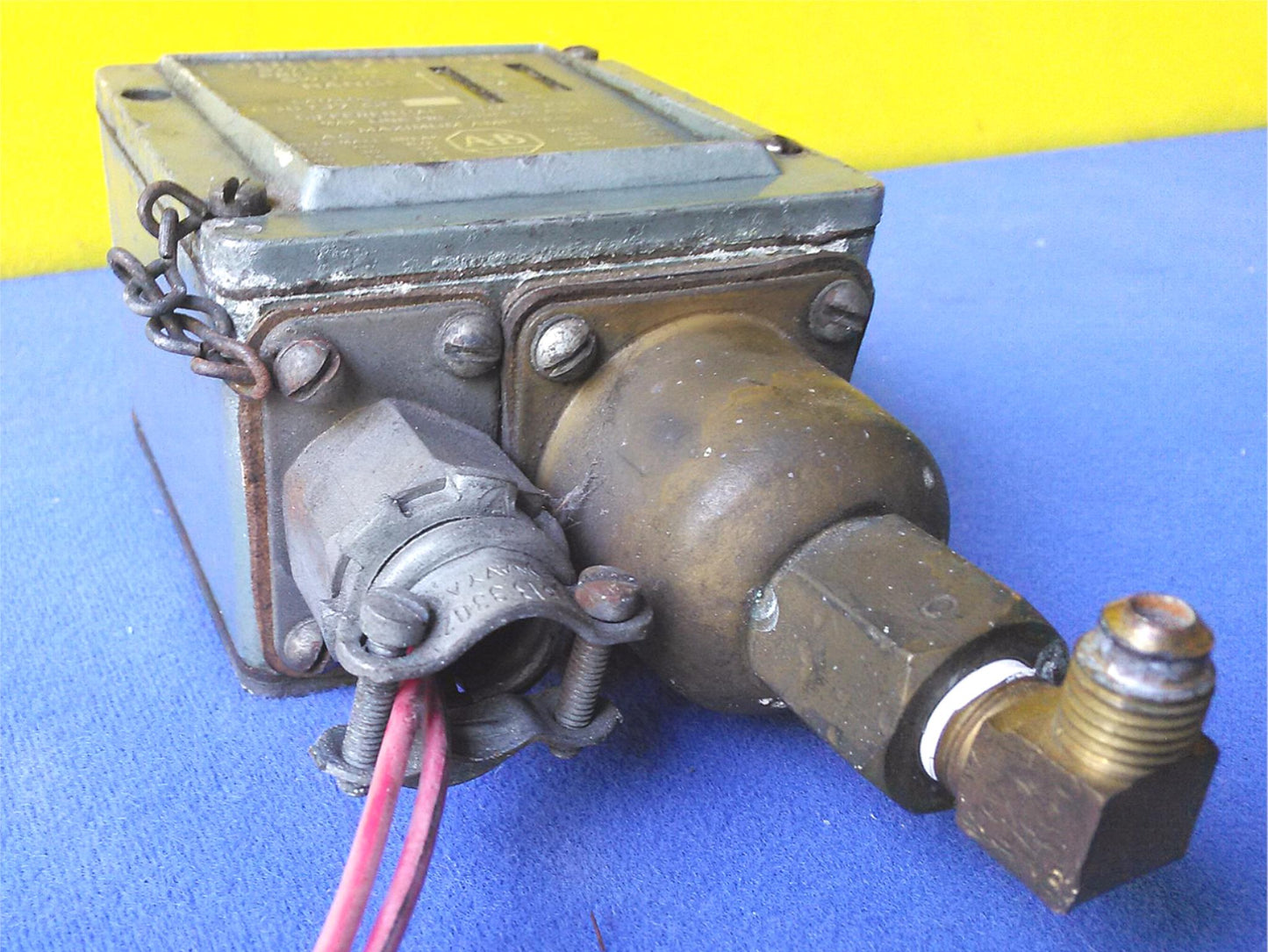 ALLEN-BRADLEY 836 BULLETIN 836TJ7-CF STYLE T PRESSURE SWITCH SENSOR FREESHIPPING