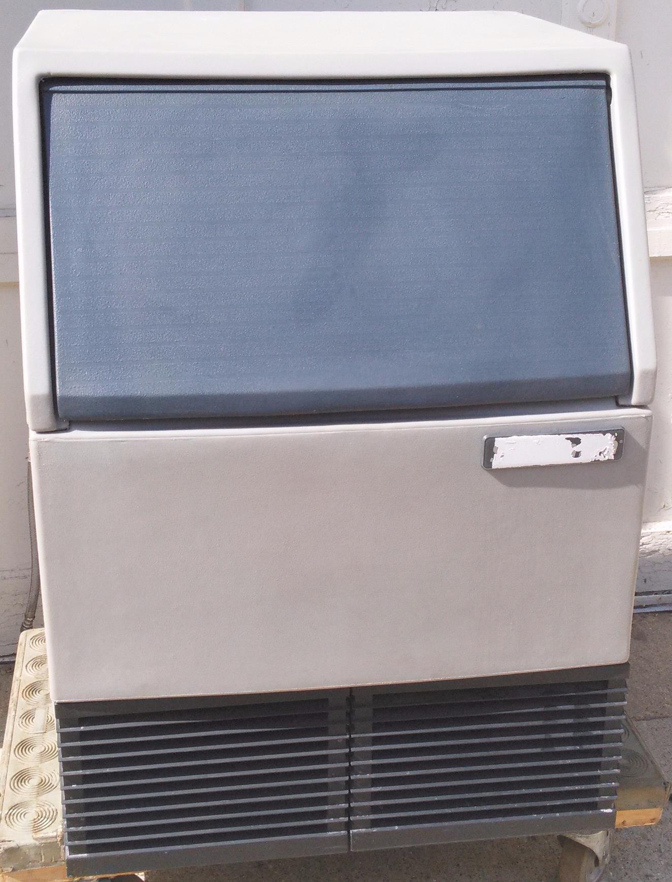 SCOTSMAN MODEL AFE4241-1A Self Contained AIR COOLED FLAKE ICE MACHINE