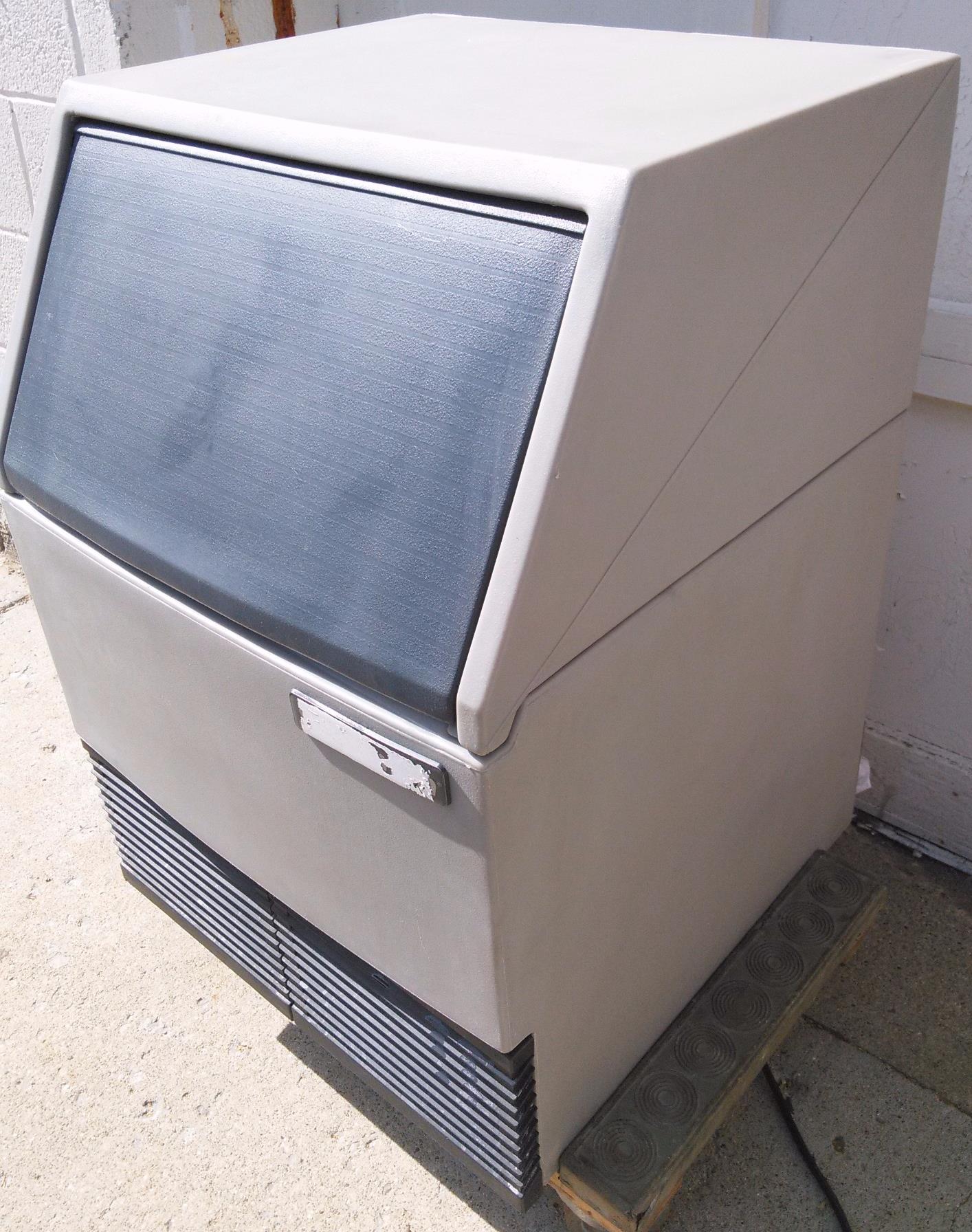 SCOTSMAN MODEL AFE4241-1A Self Contained AIR COOLED FLAKE ICE MACHINE