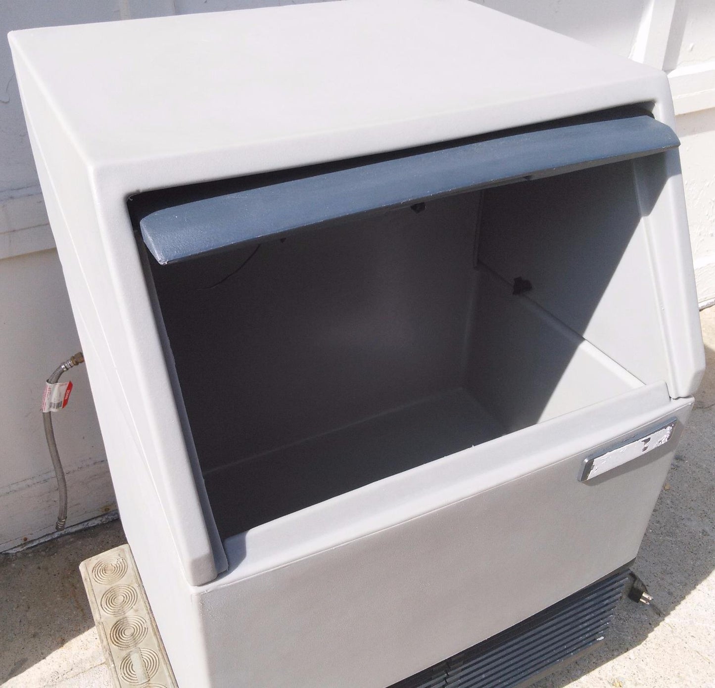 SCOTSMAN MODEL AFE4241-1A Self Contained AIR COOLED FLAKE ICE MACHINE