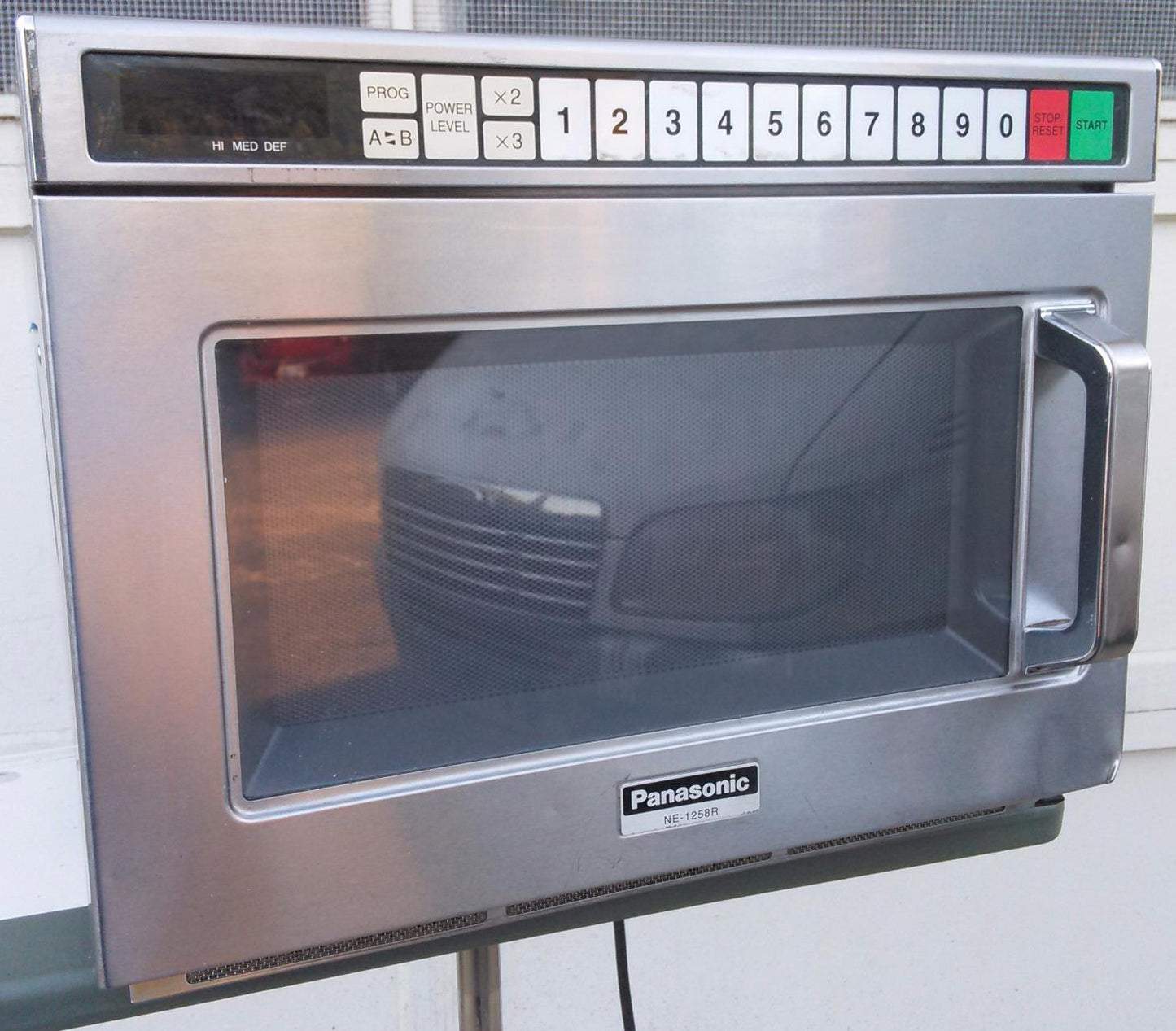 PANASONIC NE-1258R COMMERCIAL MICROWAVE 1200 Watts 60 Programmable Memory Pads