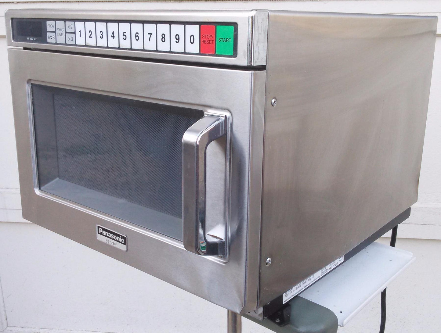 PANASONIC NE-1258R COMMERCIAL MICROWAVE 1200 Watts 60 Programmable Memory Pads