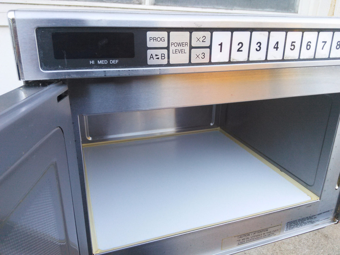 PANASONIC NE-1258R COMMERCIAL MICROWAVE 1200 Watts 60 Programmable Memory Pads