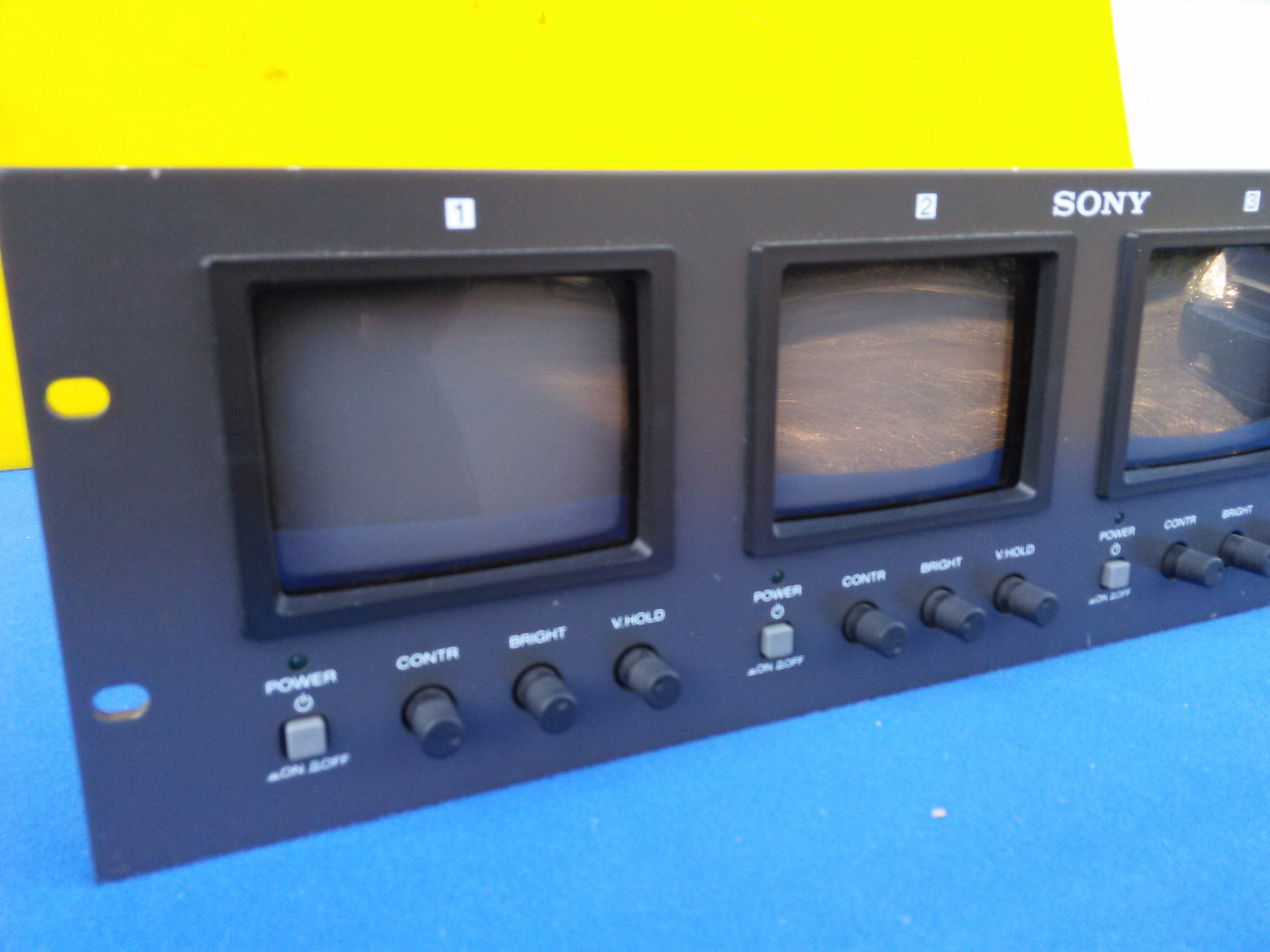 SONY PVM-4B1U Quad 4" BLACK WHITE Analog LCD Monitor Panel Rack Works Perfectly!