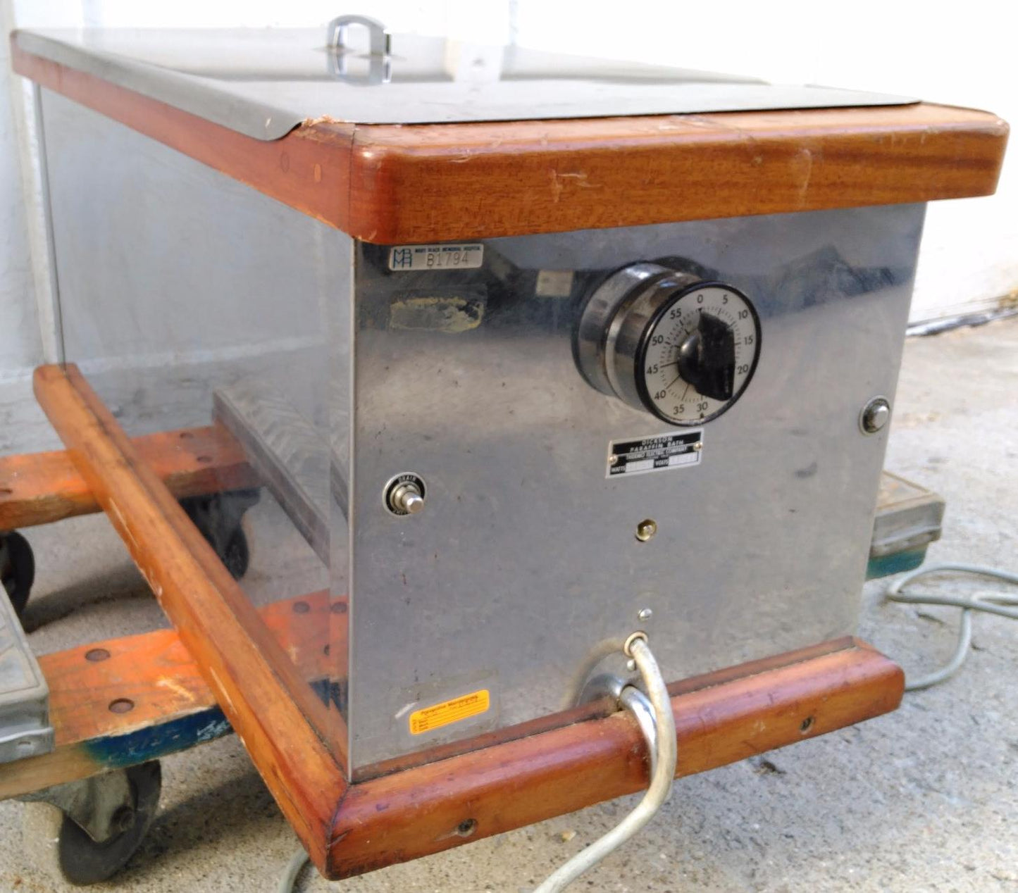 DICKSON PROFESSIONAL PARAFFIN BATH WITH LID FOOT HOSPITAL