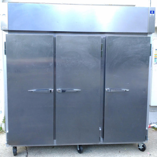 McCALL MANITOWOC KOOLAIRE REFRIGERATOR 4-40KR-3C THREE SECTION REACH IN COOLER