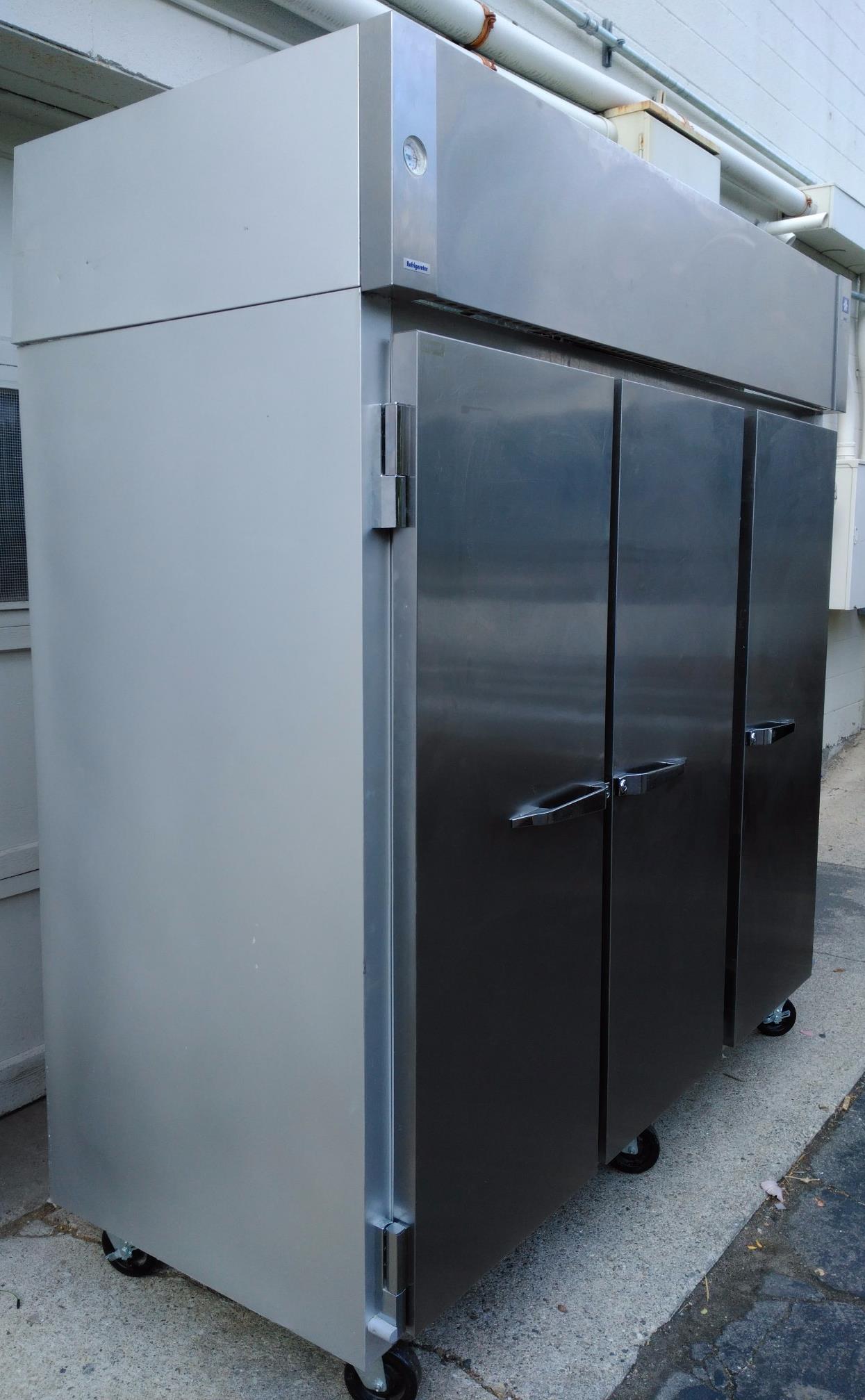 McCALL MANITOWOC KOOLAIRE REFRIGERATOR 4-40KR-3C THREE SECTION REACH IN COOLER