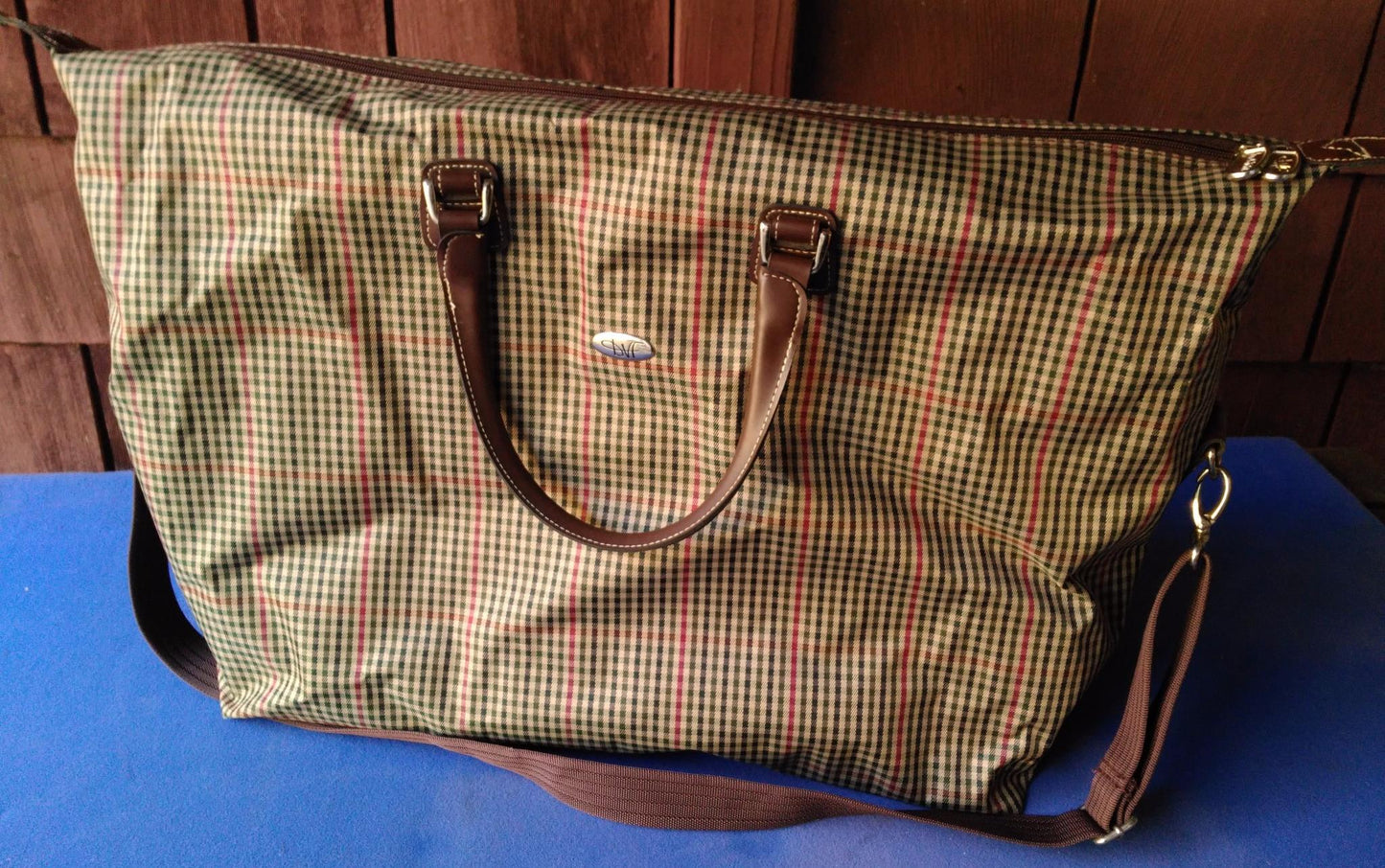 Authentic DIANE von FURSTENBERG VOYAGE Shoulder Bag Large WONDERFUL CONDITION