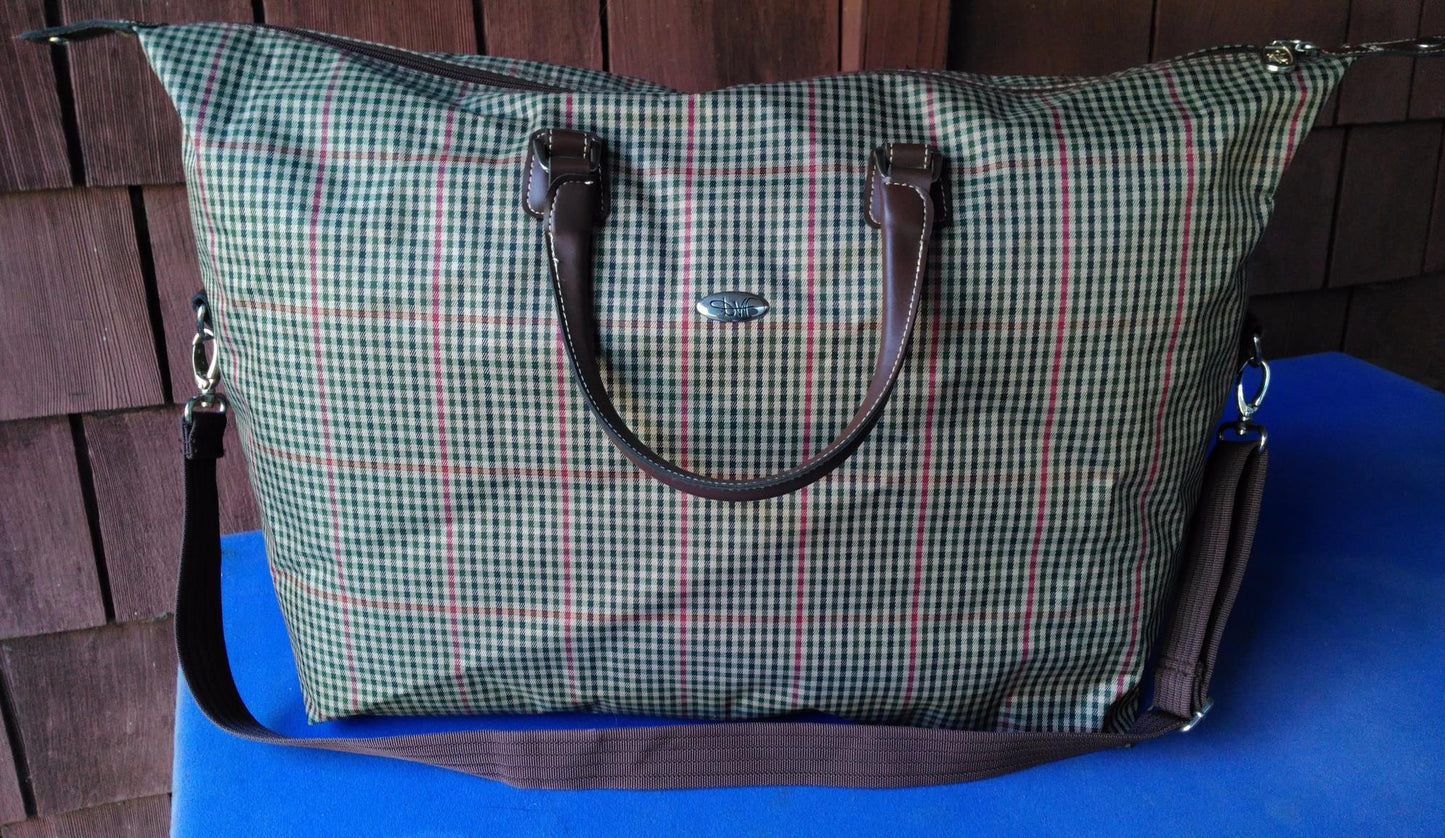 Authentic DIANE von FURSTENBERG VOYAGE Shoulder Bag Large WONDERFUL CONDITION