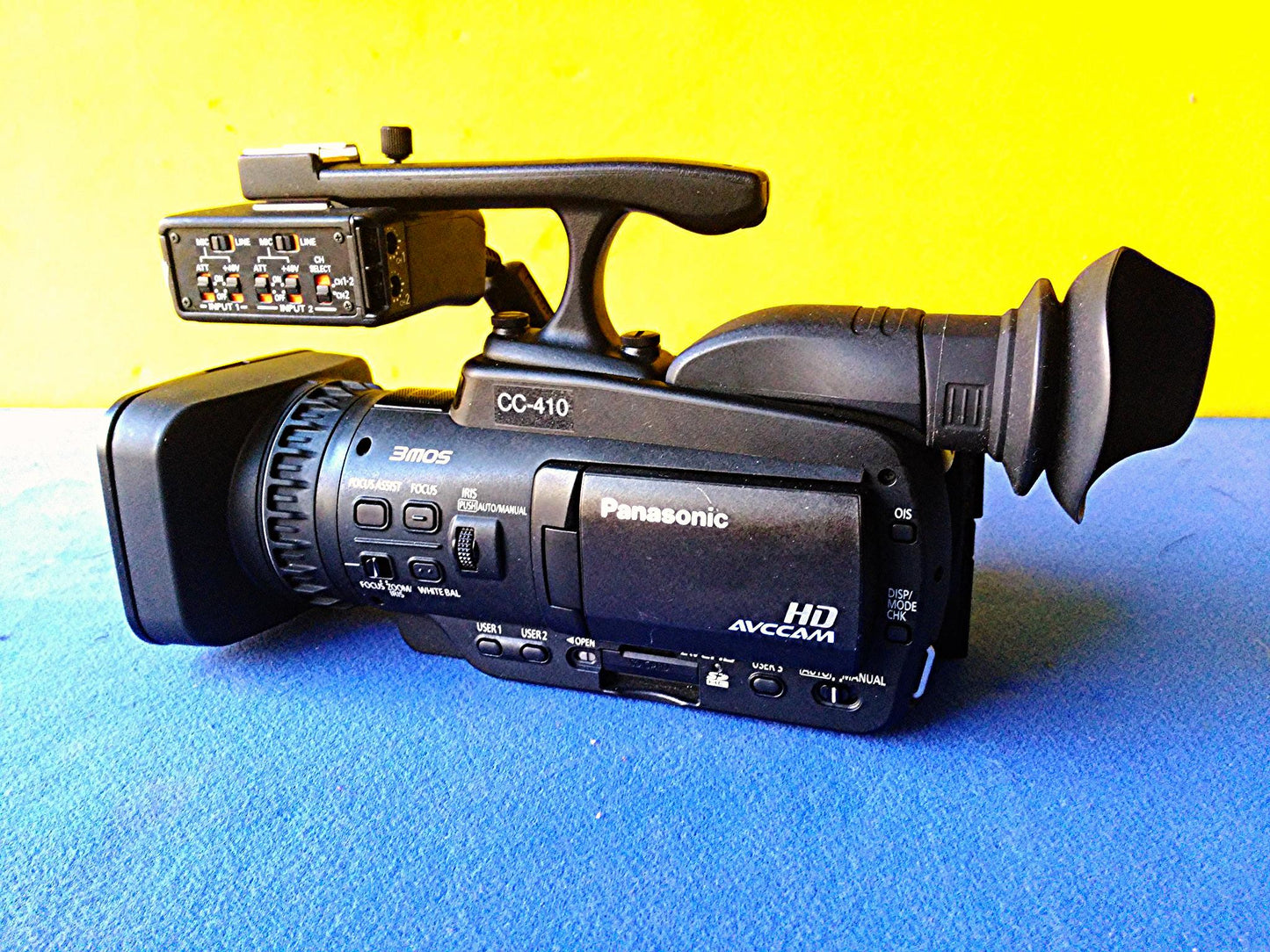 Panasonic AVCCAM AG‑HMC40 3.05 MP Professional HD Camcorder ‑ 1080p Camera HMC40
