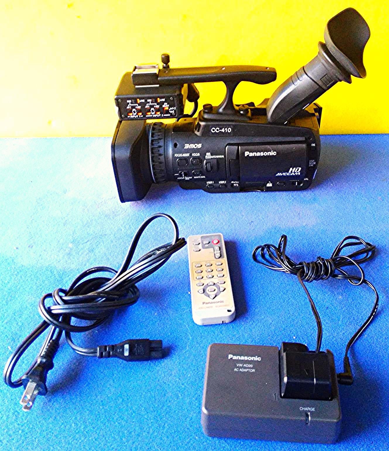 Panasonic AVCCAM AG‑HMC40 3.05 MP Professional HD Camcorder ‑ 1080p Camera HMC40