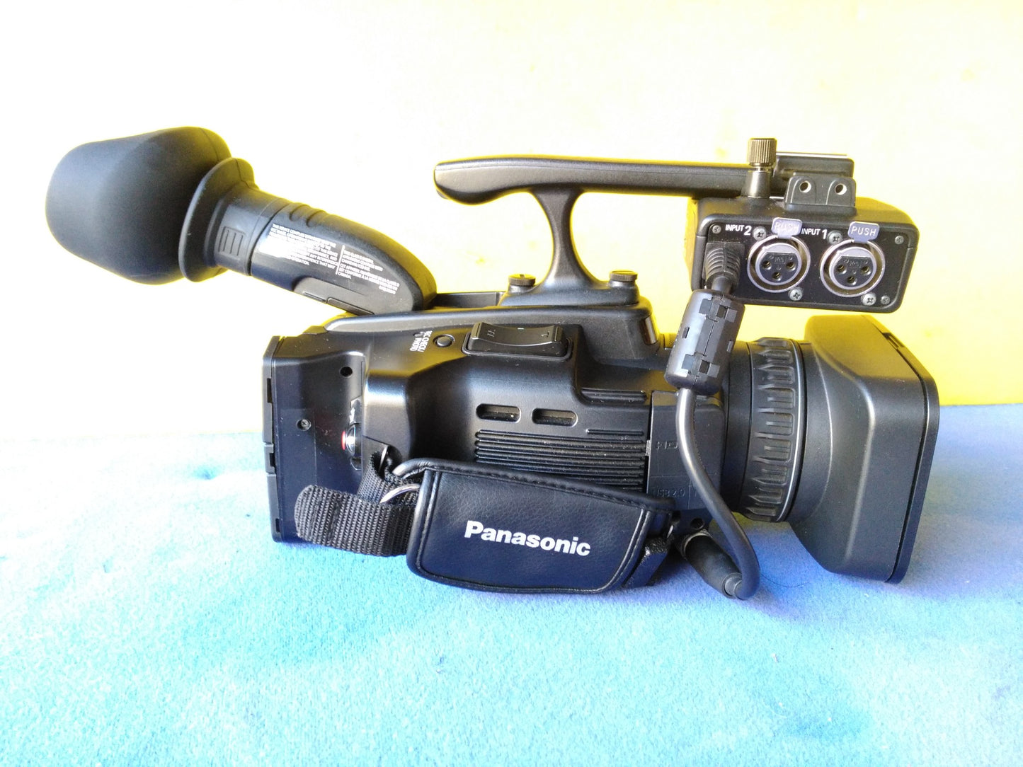 Panasonic AG‑HMC40 3.05 MP Professional HD Camcorder 1080p Camera HMC40 12x Opti