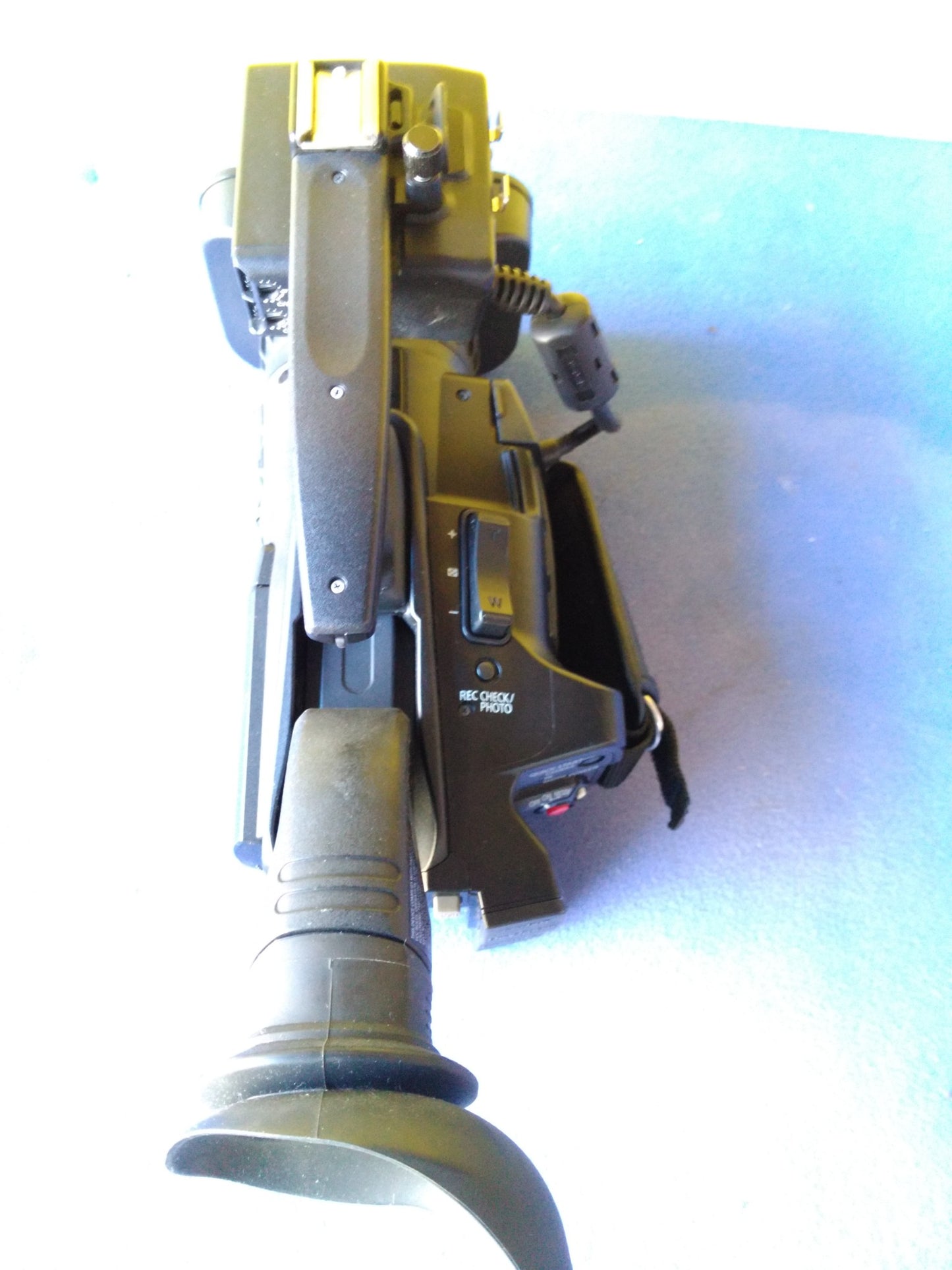 Panasonic AG‑HMC40 3.05 MP Professional HD Camcorder 1080p Camera HMC40 12x Opti