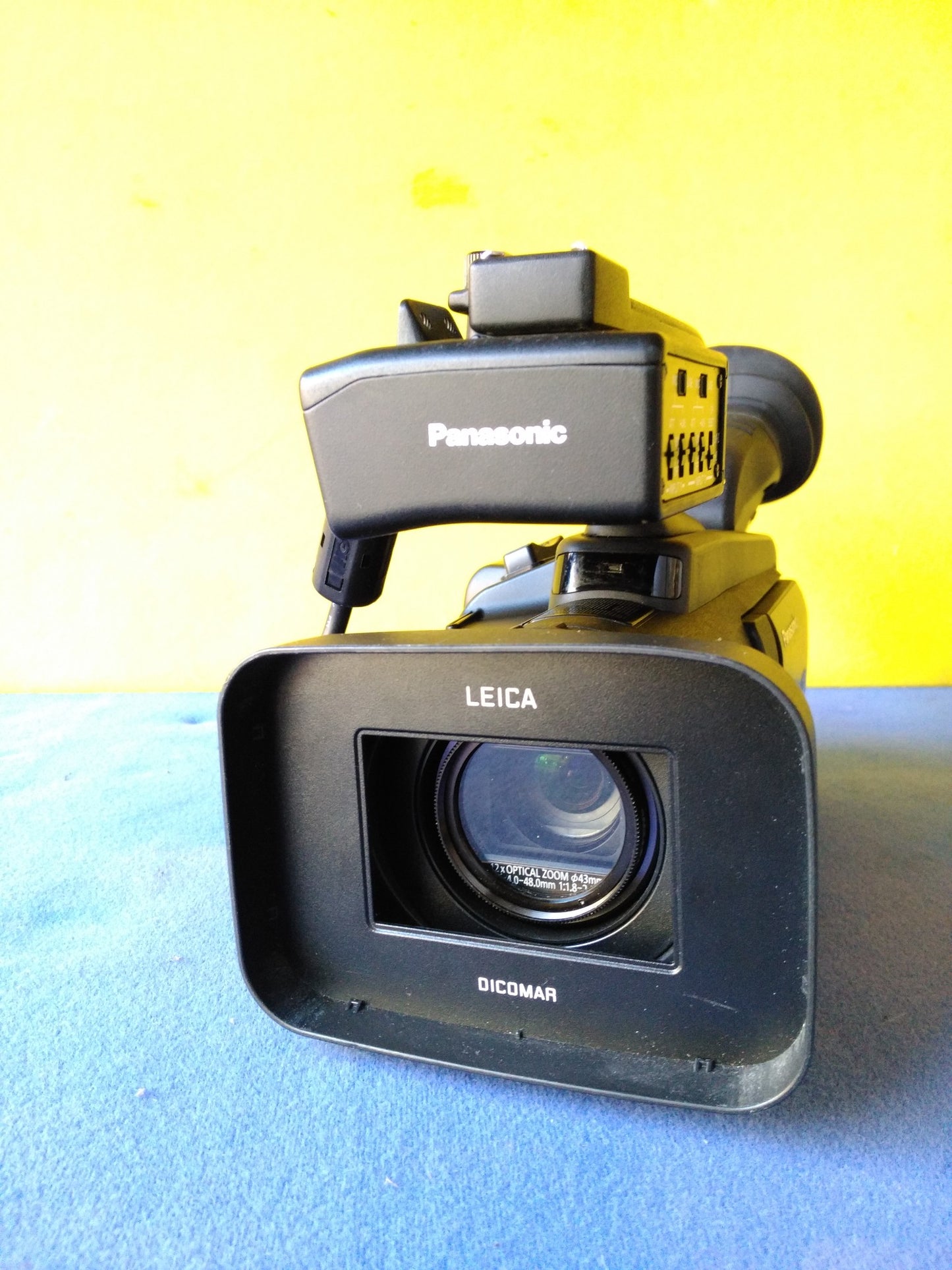 Panasonic AG‑HMC40 3.05 MP Professional HD Camcorder 1080p Camera HMC40 12x Opti