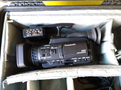 Panasonic AG‑HMC40 3.05 MP Professional HD Camcorder 1080p Camera HMC40 12x Opti