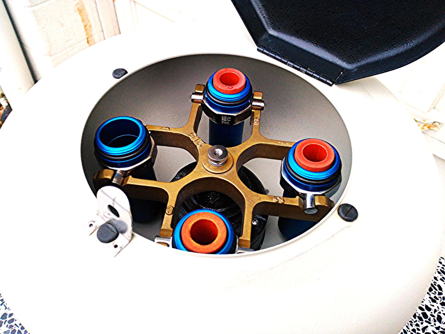 INTERNATIONAL EQUIPMENT COMPANY IEC CLINICAL CENTRIFUGE 215 ROTOR TUBES PERFECT